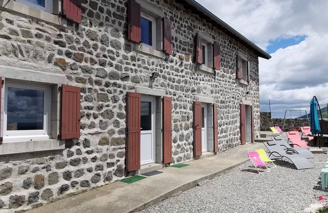 Family cottage with yard, ping-pong, near Lyon and Clermont-Ferrand