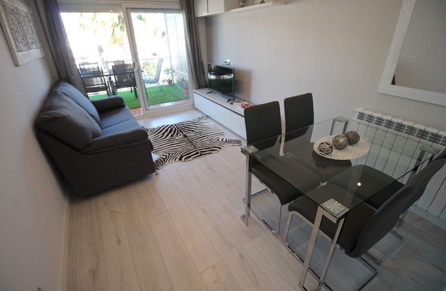 FAMILY DELUXE APARTMENT BEACH