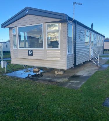 Family&dog-friendly caravan near Porthcawl beaches