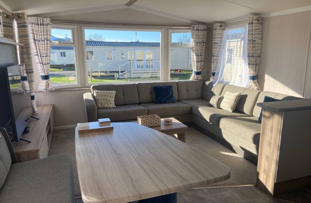 Family&dog-friendly caravan near Porthcawl beaches