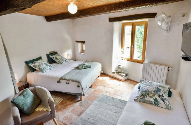 Family double room B&B ★ king size bed ★ pool and spa ★ garden view ★ free WIFI