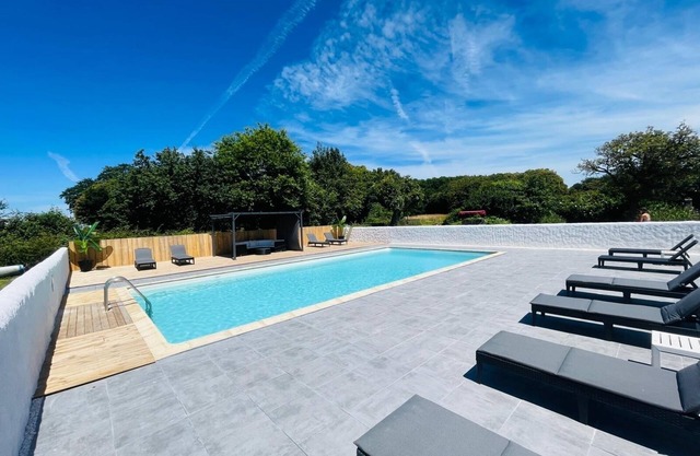 Family friendly gîte set in idyllic countryside w/games barn + 12x6m pool