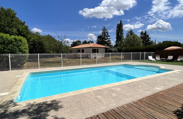 Family friendly 5 bedroom Gite with Private Heated Pool Set In 1 Acre