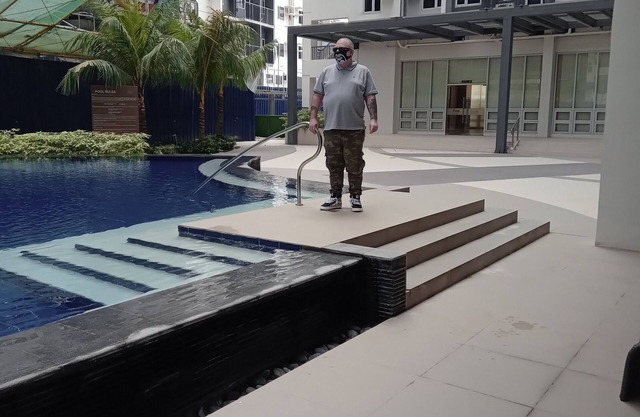 Family freindly 2 bedroom condo close to local amenities