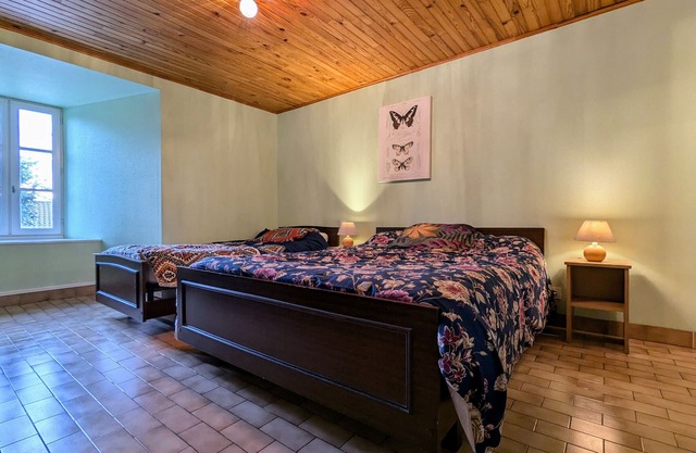 Family-Friendly Cottage with Spacious Rooms and Enclosed Yard in Freycenet-la-Tour