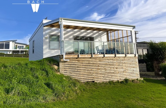 Family Friendly: Little White Bach, Riverton — 2 mins from the beach!