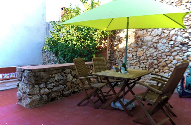 Family Friendly 150-year-old house in the heart of Lliber