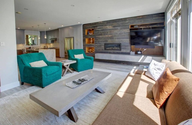 Family Friendly 3BR: Sleeps 8, Walk to Golf Course. Private Hot tub, Patio & BBQ
