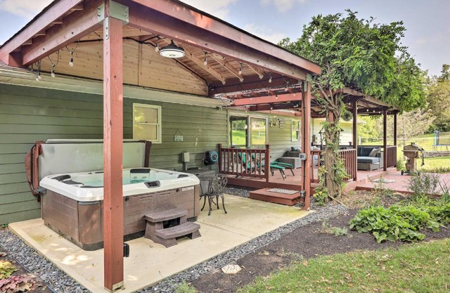 Family-Friendly Brookville Home with Hot Tub!