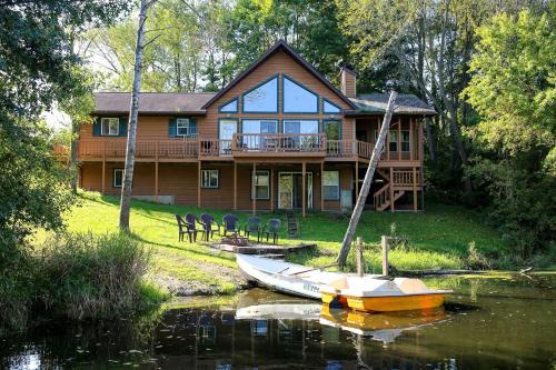 Family-Friendly Cabin Rental on a Private Lake near Wisconsin Dells