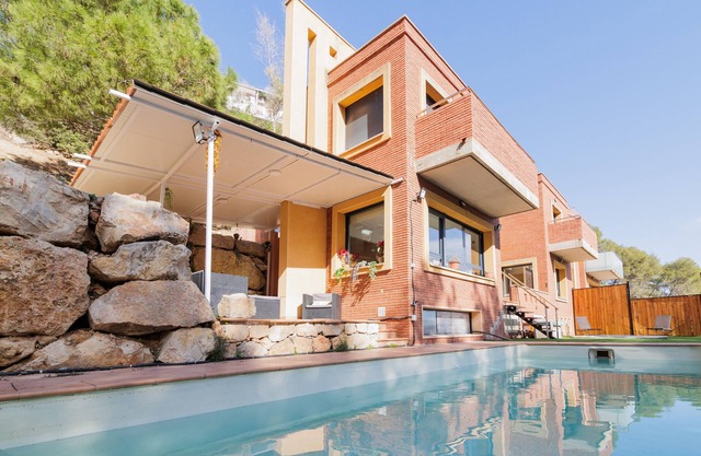 Family Friendly Chalet 'Can Camarasa' with Sea View, Wi-Fi and Air Conditioning