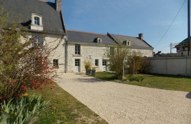 Family-Friendly Cottage near Chinon – Terrace, WiFi, Baby Equipment, Parking, Close to Loire Valley