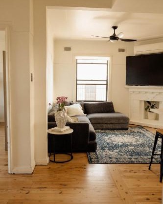 Family-Friendly Escape Walk to Cafés & Creek