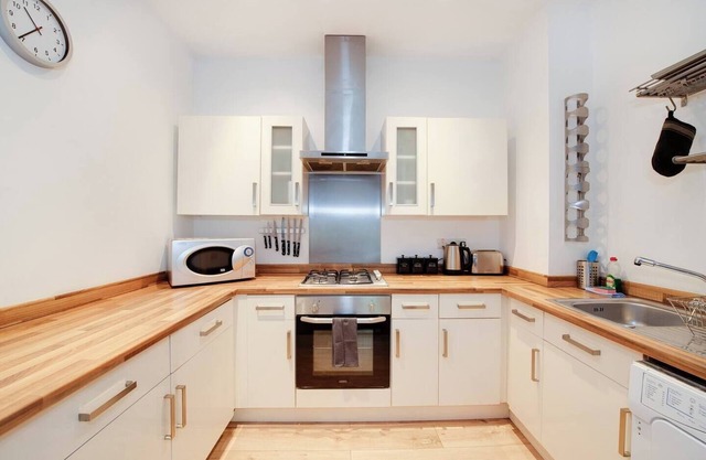 Family friendly flat just minutes from the beach!