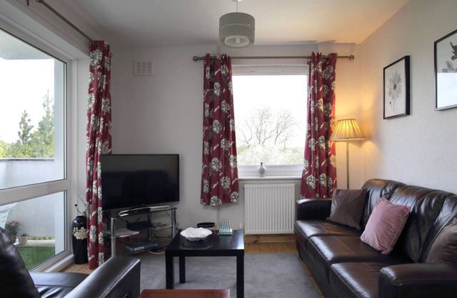 Family-friendly flat walkable from Princess Street