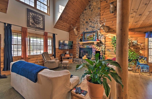 Family-Friendly Gresham Getaway w/Game Room!