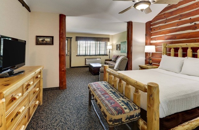 Family-Friendly Haven w/Indoor/Outdoor Pool, Near Downtown La Crosse