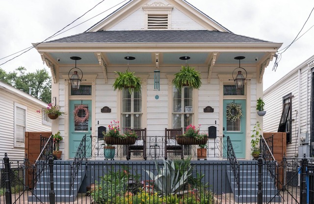 Family Friendly Historic Shotgun in Walkable Lower Garden District