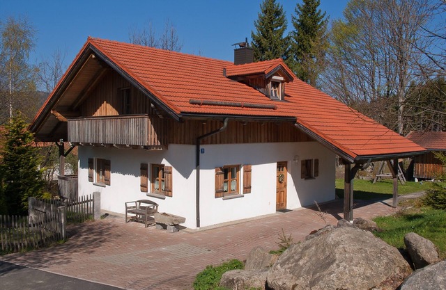 Family-friendly holiday home on the edge of the forest in a very quiet location