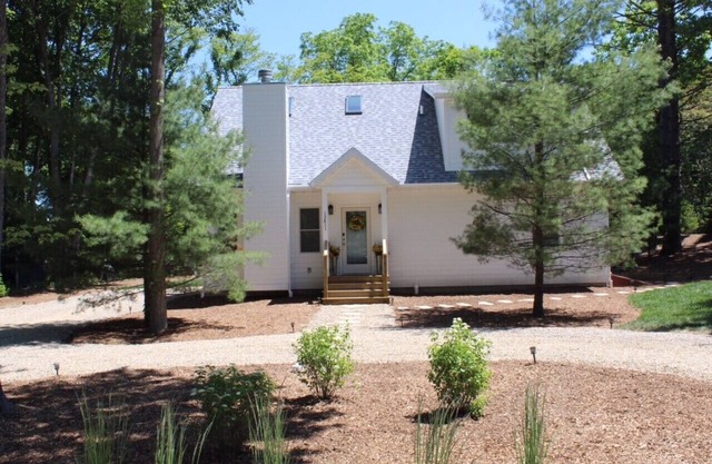 Family friendly home - Just a short walk to the beach!