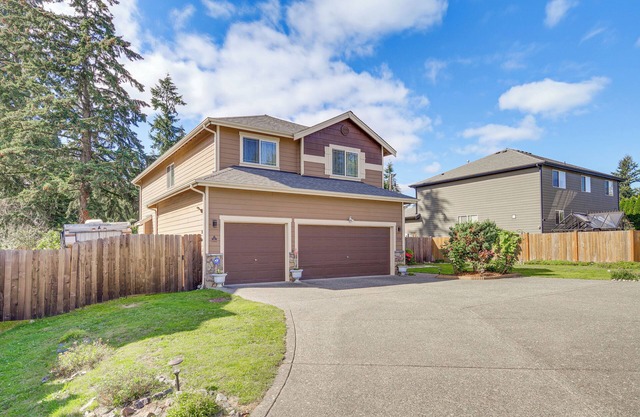 Family-Friendly Home w/Patio & Garden in Everett!