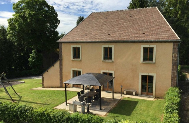 Family-Friendly Home with Outdoor Games, WiFi, and Garden in Perche Park