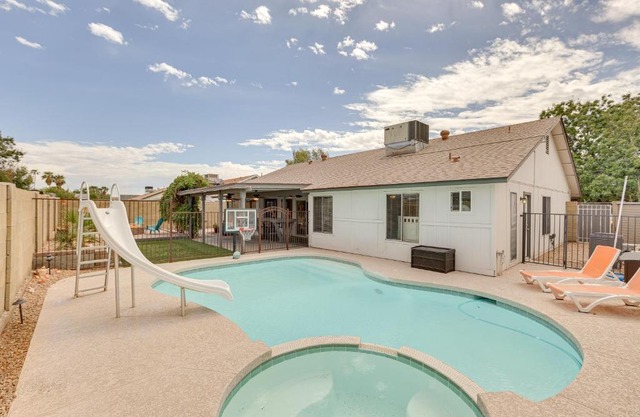 Family-Friendly Home with Pool and Fire Pit in Peoria