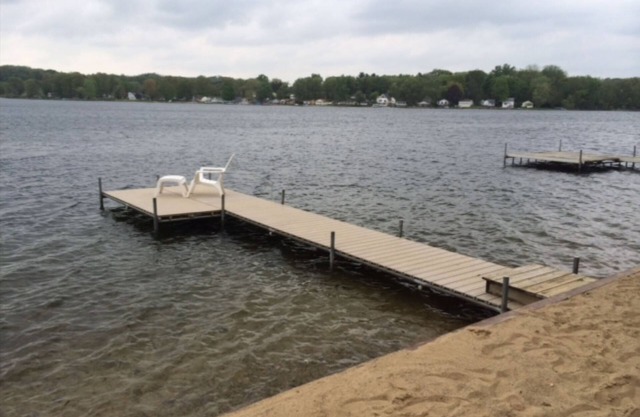 Family Friendly Lakefront Cottage with Breathtaking Sunsets