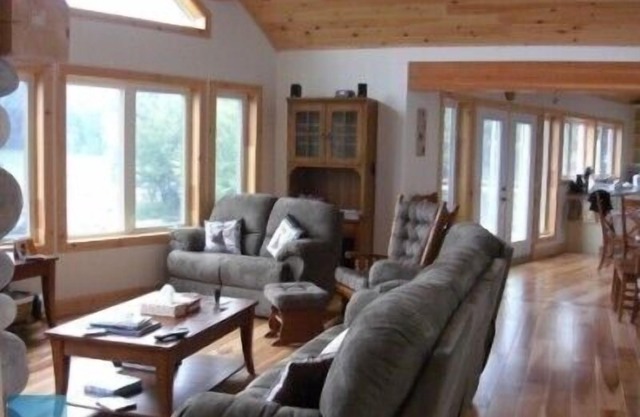 Family Friendly Lakeshore Cottage Built in 2008, Own Private Sandy Beach & Dock