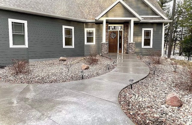 Family Friendly lake home, beach, level lot, fire pit, game room, dog friendly!