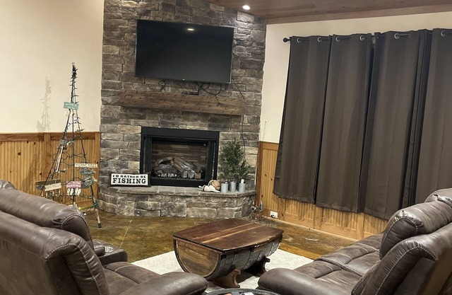 Family friendly Lake House on Lake Atkins! Now offering guided fishing