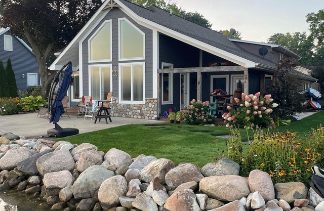 Family-Friendly Lakefront Home with Hot Tub and Kayaks