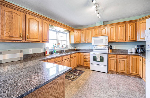 Family-Friendly Lakefront Home w/Huge Yard, Free WiFi, Firepit, Furnished Deck