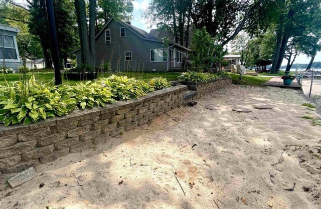 Family-Friendly lakefront cottage on Secord Lake