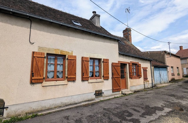 Family-Friendly Medieval House with Game Room Near Château de Valençay