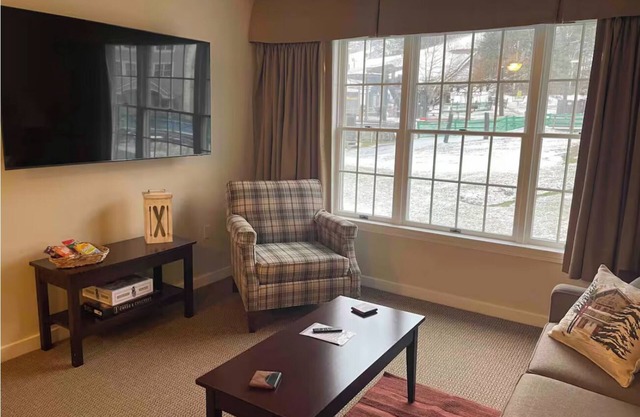 Family-Friendly Mountain Retreat at Jiminy Peak, ski on/off, fitness, poolnn