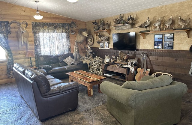 Family-friendly, quiet and peaceful acreage minutes from the Missouri River.