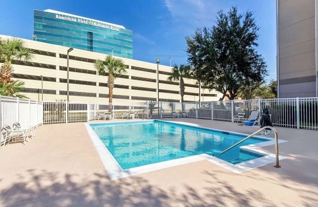 Family-Friendly Room with Pool Close to The Galleria and Meyerland Park