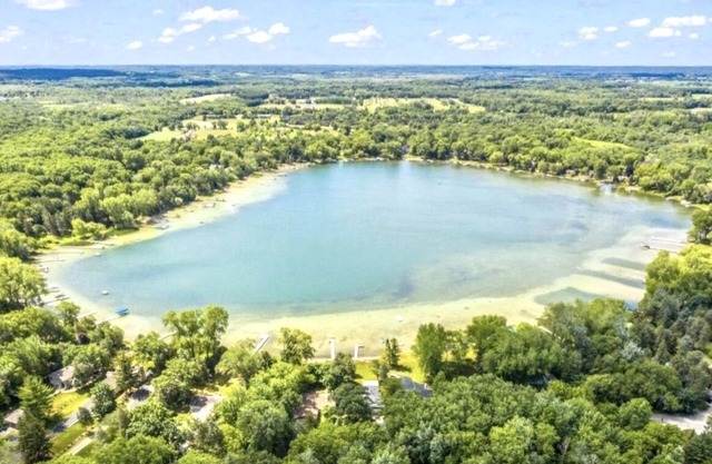 Family Friendly Sandy Beach Lake Home! Your 3Bed, 2Bath Escape For All Seasons!