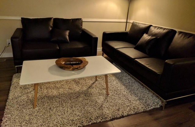 Family Friendly Townhome Close to Royal Alex & DT