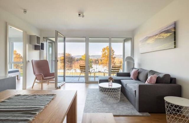 Family-friendly vacation apartment "Badespaß" directly on the lake with balcony