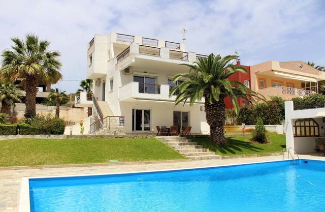 Family-friendly Villa with big private pool near picturesque beaches
