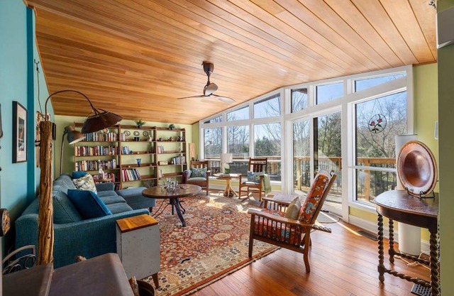 Family Friendly Waterfront Cottage