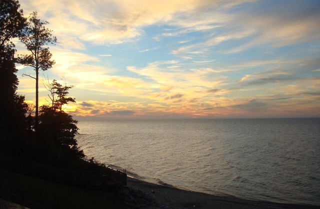 Family Fun And Beautiful Views On Lake Erie. Perfect Luxury Condo/Indoor Pool