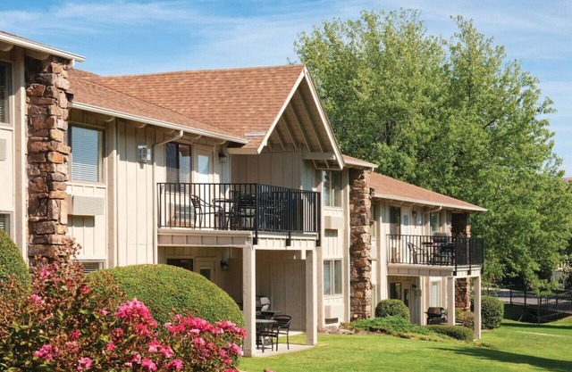 Family Fun on Monkey Island in this resort 2BD con