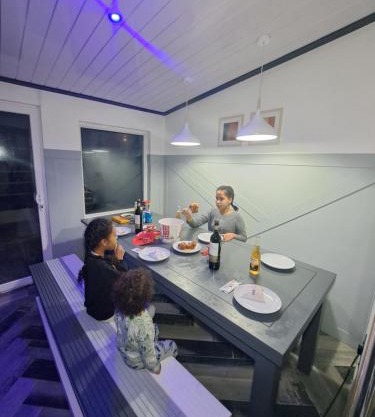 Family Holiday with Hot tub , Family groups only