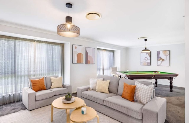 Family Home Close to Shopping Centre and Highway