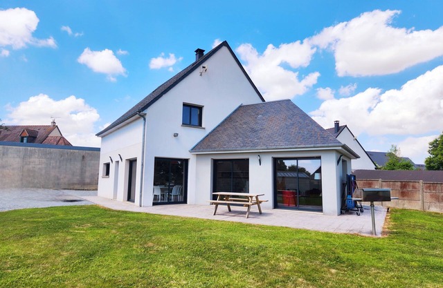 Family home ideally located in the Manche department
