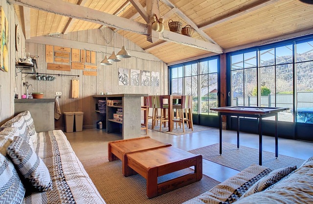 Family home in Auvergne, nature and comfort, pets welcome, 20 min Lioran