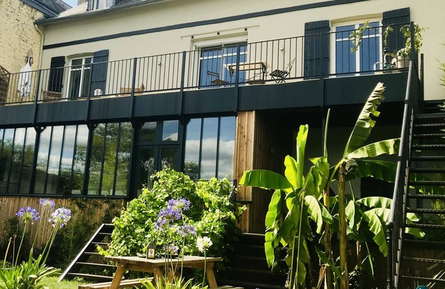 Family home on the banks of the Seine, exceptional comfort and views, Paris 1H15 away